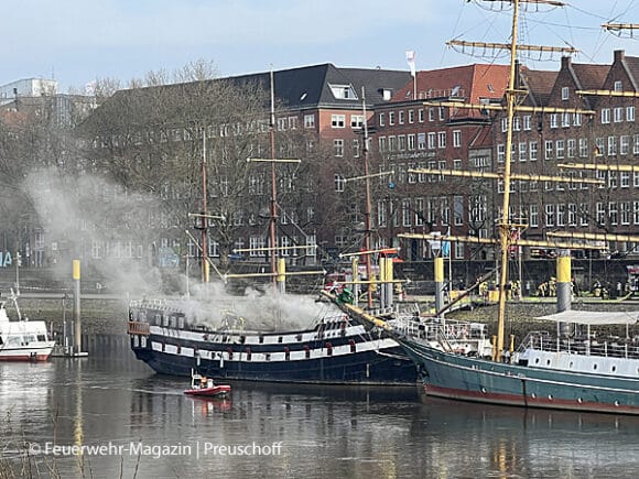 Brand Auf Restaurantschiff Admiral Nelson In Bremen