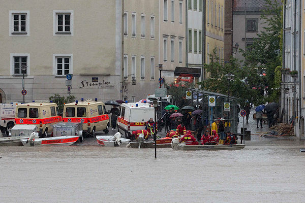 Pegel in Passau vor Rekordhöhe | Feuerwehr-Magazin