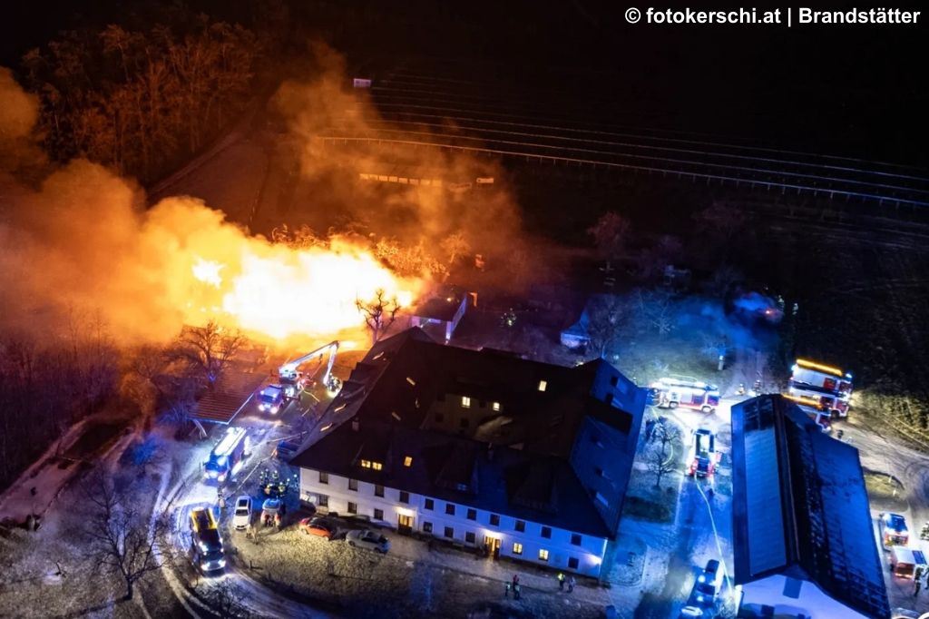 Bauernhof in Vollbrand